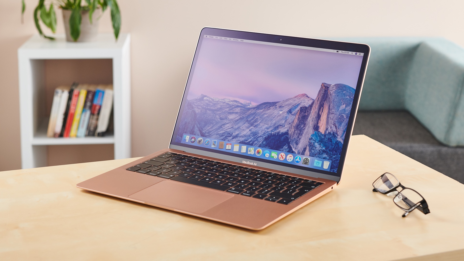 MacBook Air (M1, 2020) Review